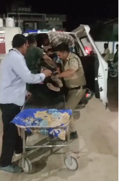 नरसिंहपुर के थाना करेली  क्षेत्र में अज्ञातकारणों से अवसादग्रस्त 45 वर्षीय व्यक्ति ने किया जहरीले पदार्थ का सेवन, डायल-112 जवानों ने एफ़ आर व्ही वाहन से पहुँचाया अस्पताल। 